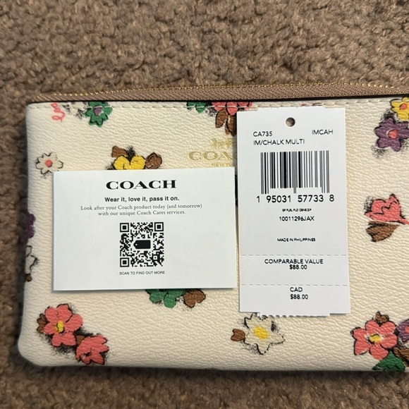 Coach Corner Zip Wristlet in Spaced Floral Field print - Picture 3 of 5